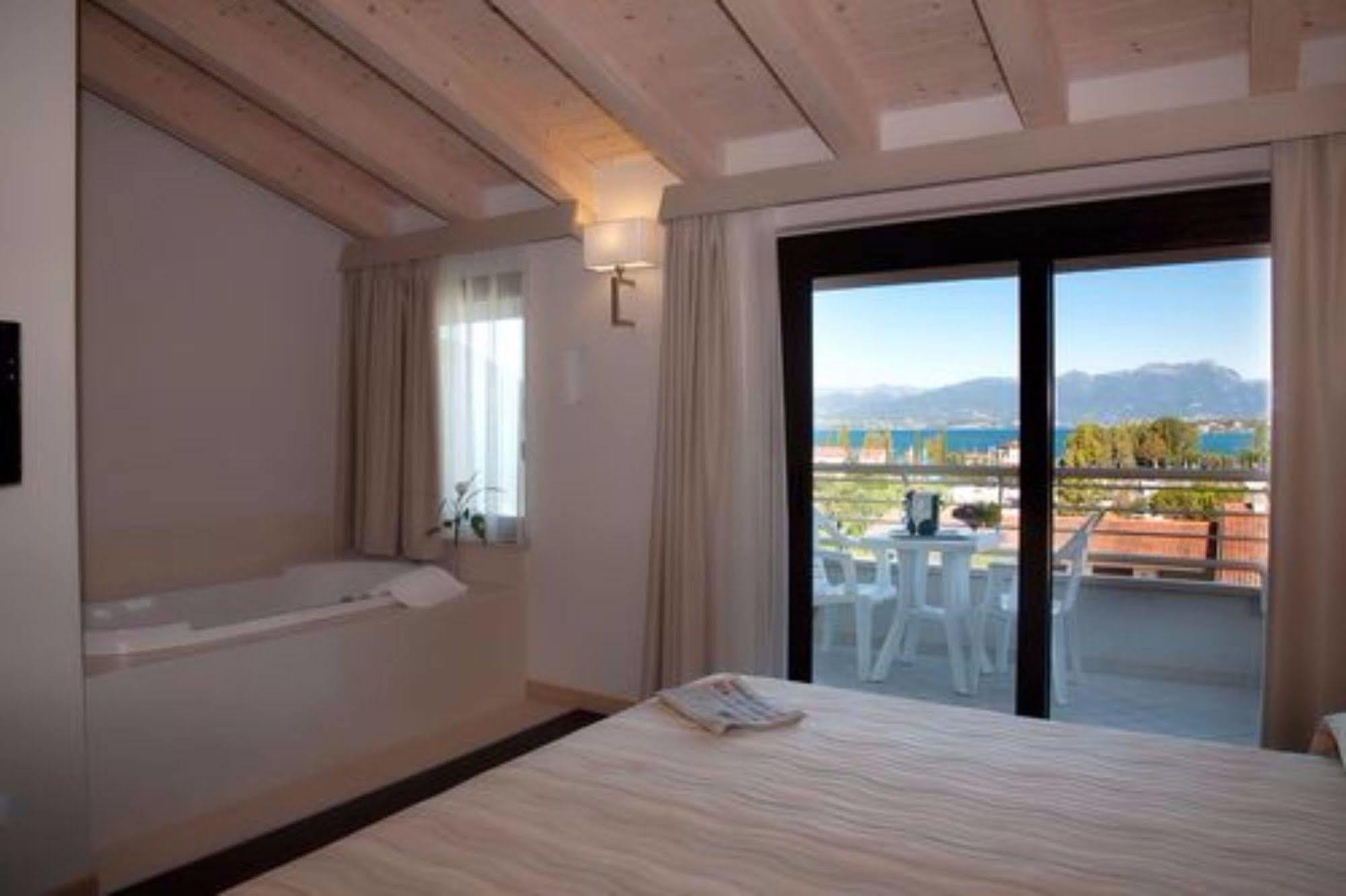 Porto Azzurro 3*
