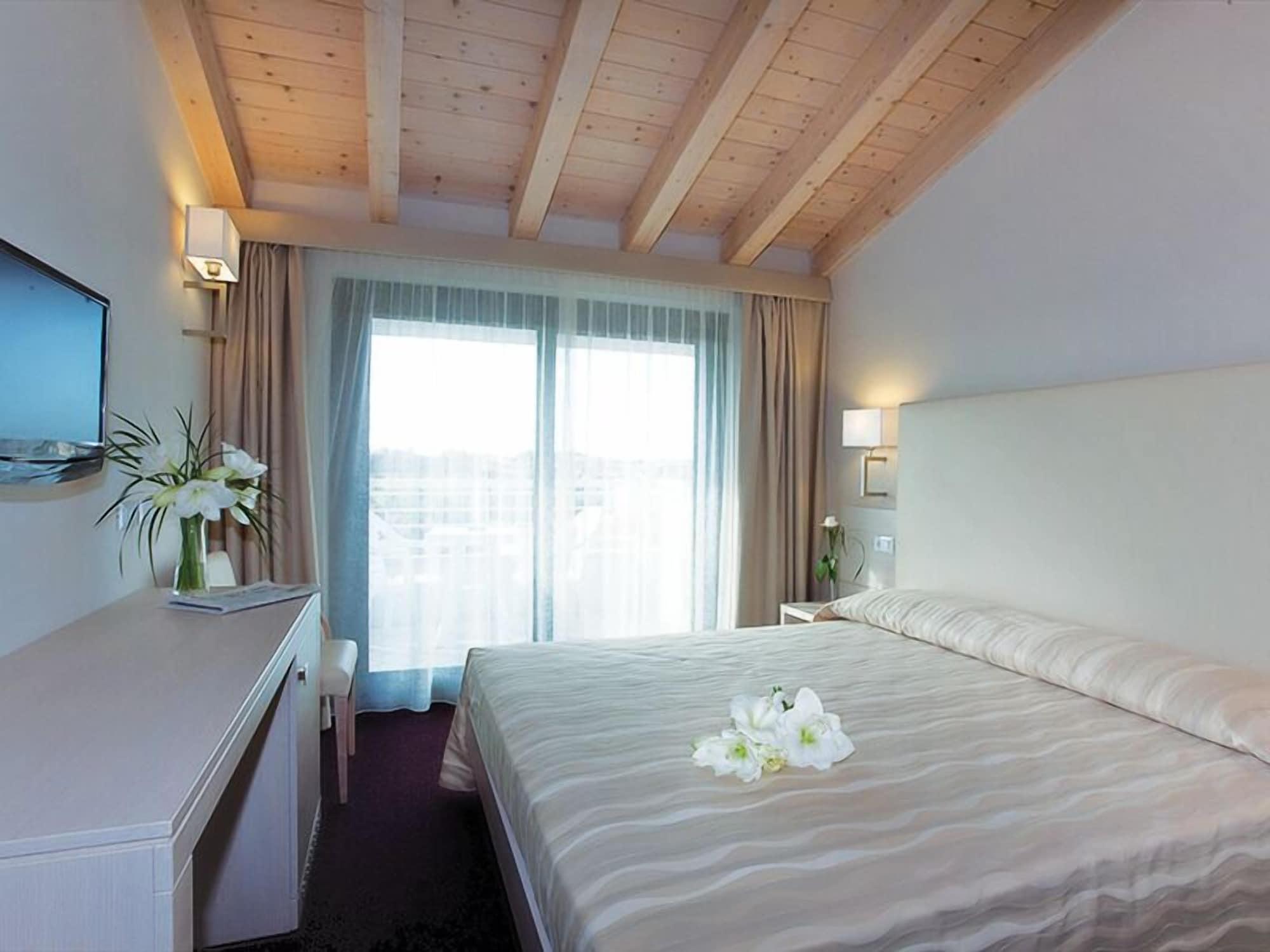 Porto Azzurro Hotel 3*
