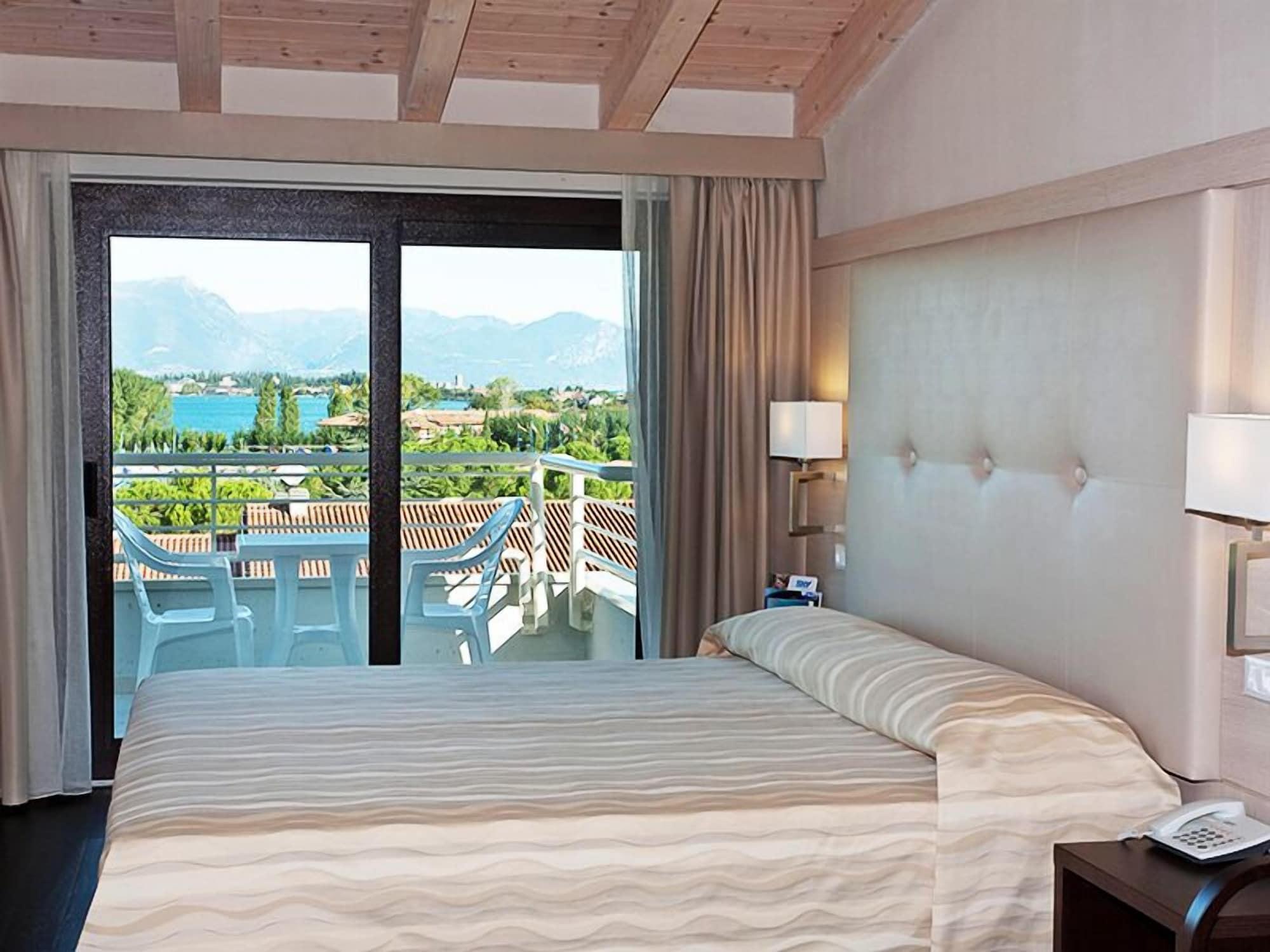 Porto Azzurro Hotel
