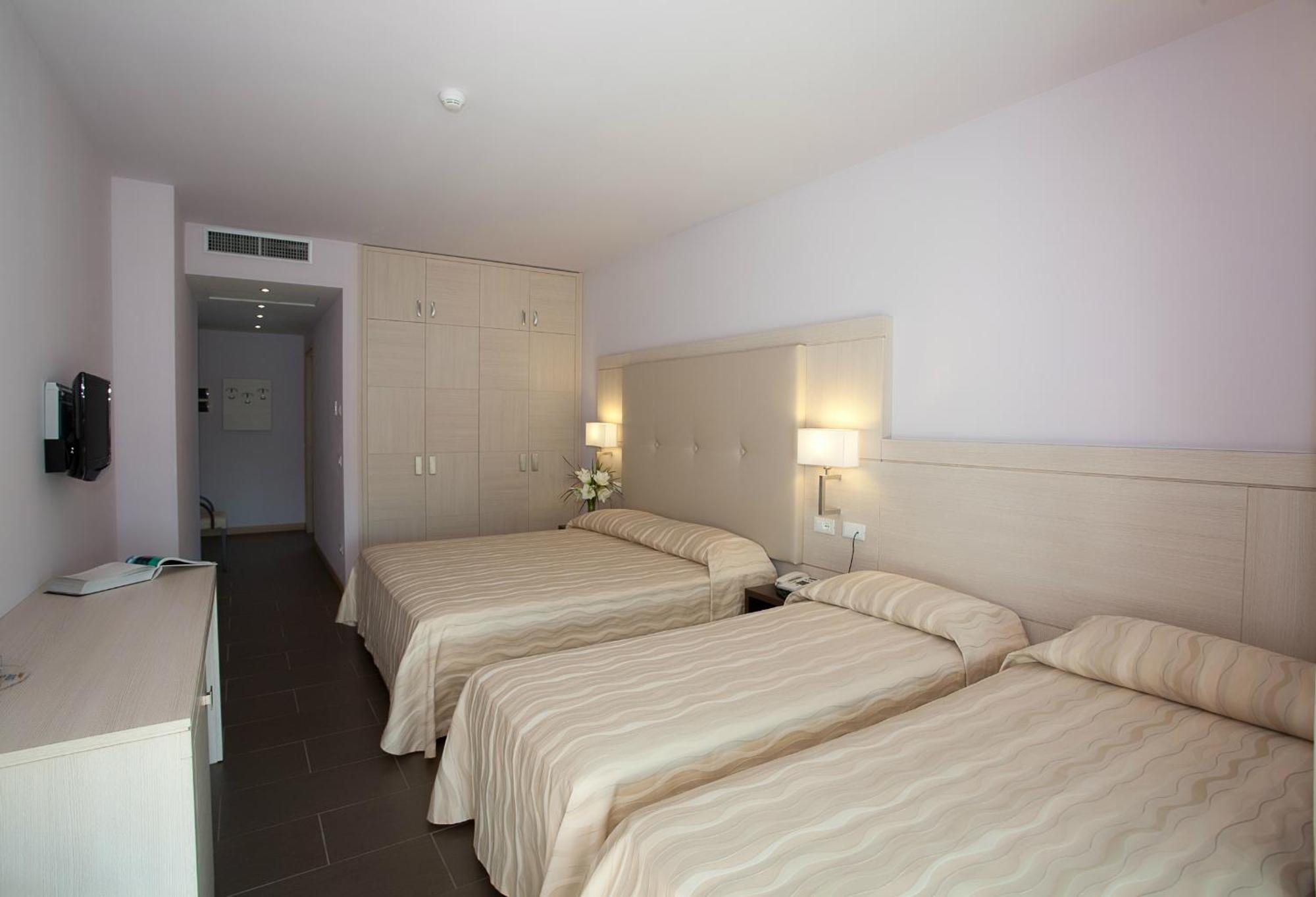 Porto Azzurro 3*