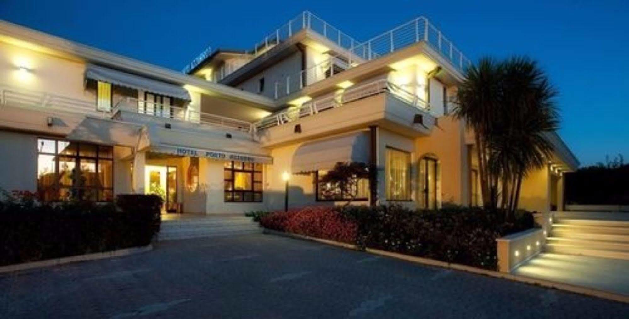 Hotel Porto Azzurro 3*