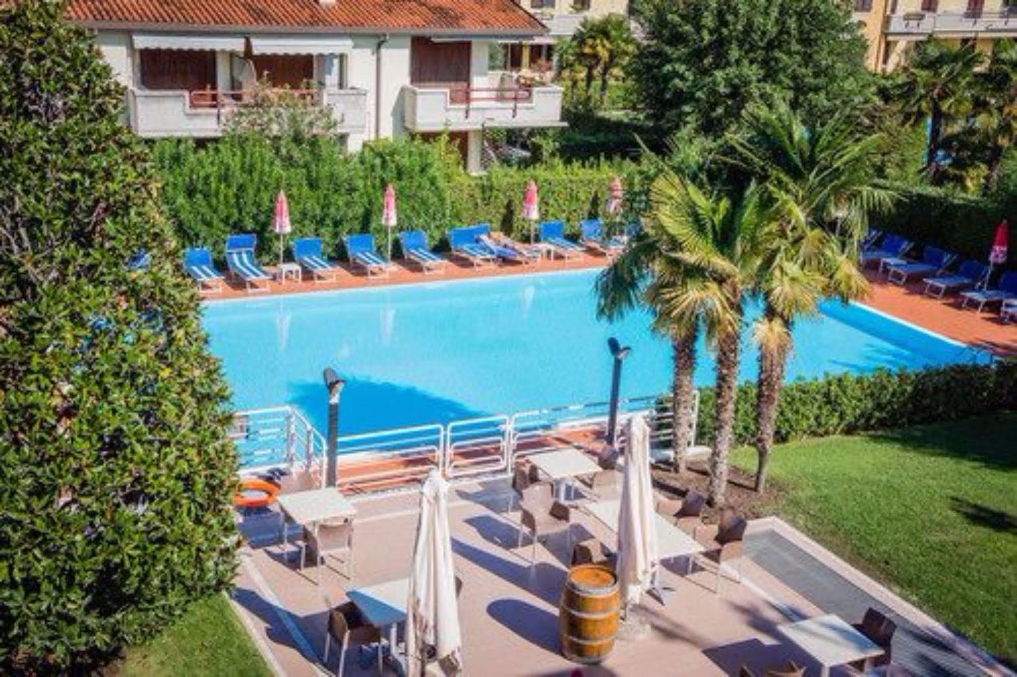 Porto Azzurro Hotel 3*