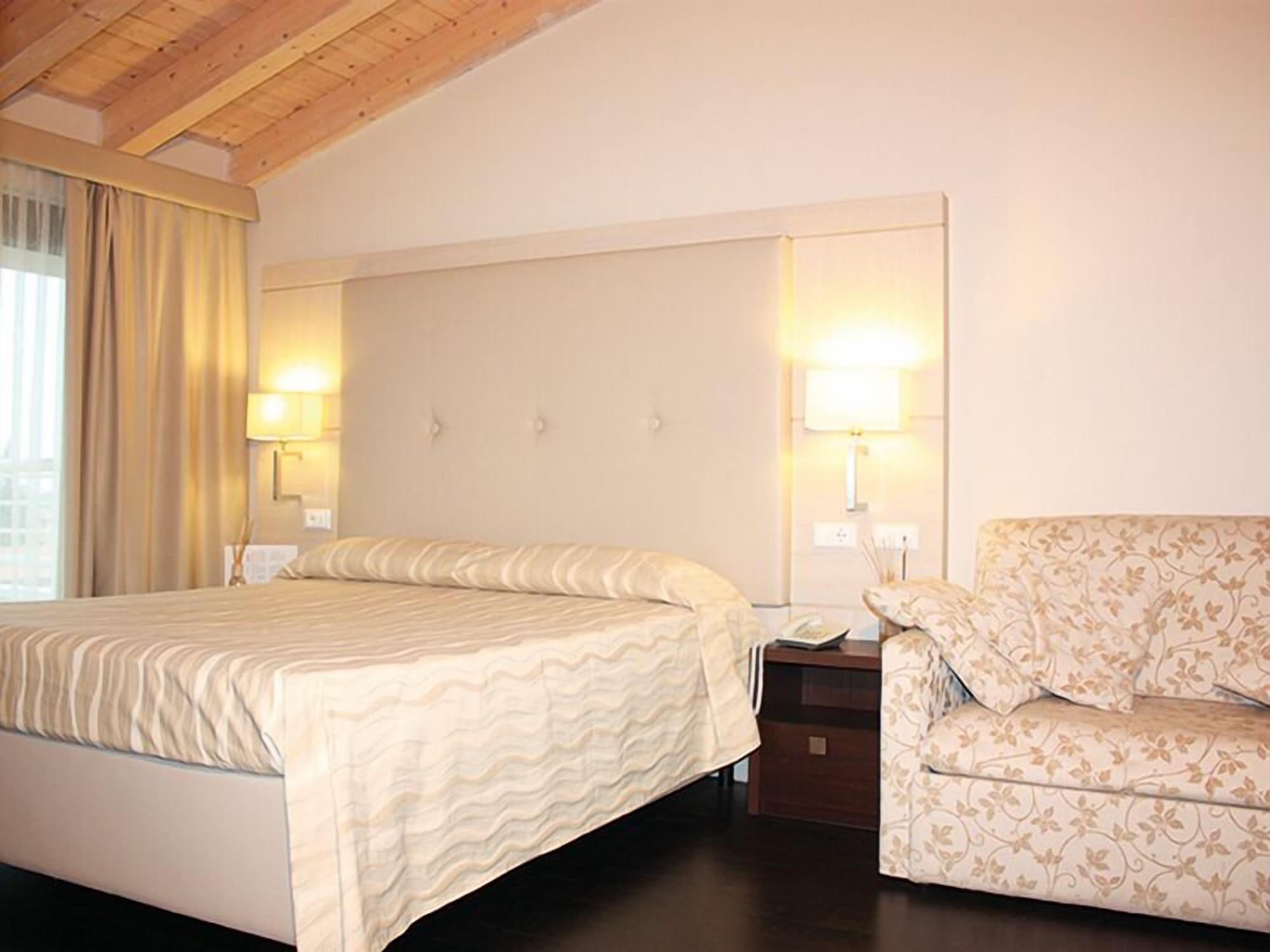 Hotel Porto Azzurro 3*